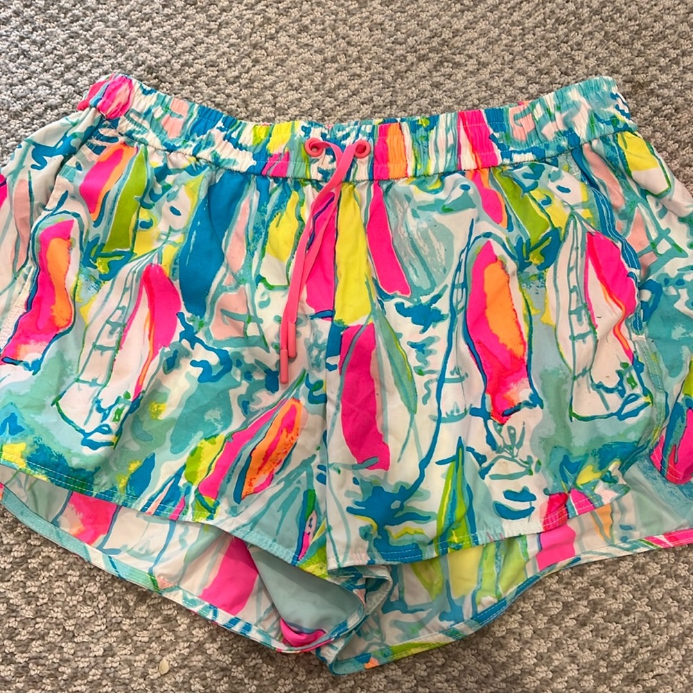 Lilly Pulitzer shorts size small. Sailboat print